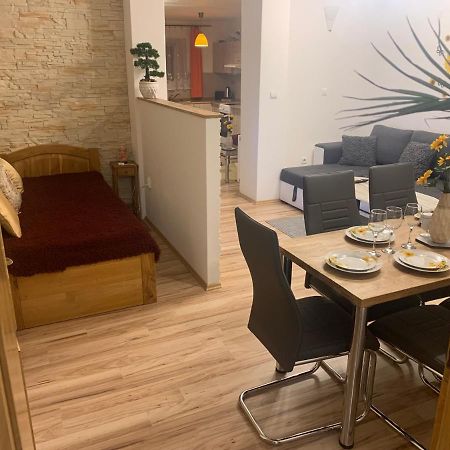 Apartman Slunecnice S Terasou Ceske Budejovice Buitenkant foto