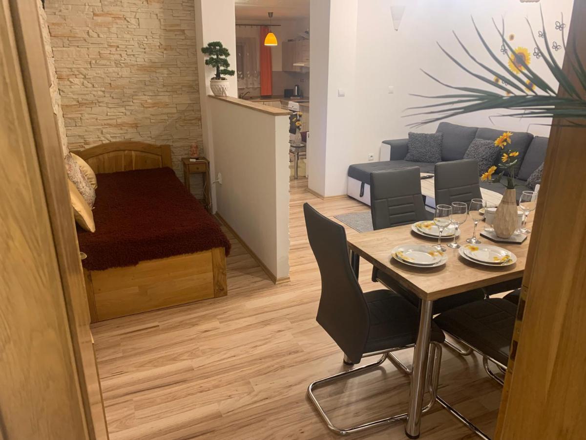 Apartman Slunecnice S Terasou Ceske Budejovice Buitenkant foto